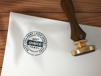 纸上复古风格的邮票-样机模板(Stamp in retro style on paper - mockup template)