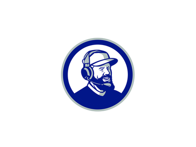 胡子留着和耳机圈的最佳教练(Coach with Beard and Headphones Circle Retro)