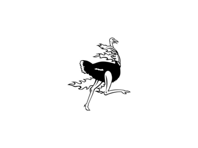 常见的鸵鸟在着火时奔跑 黑白相间的侧面吉祥物(Common Ostrich Running While on Fire Viewed Side Mascot Black and White)